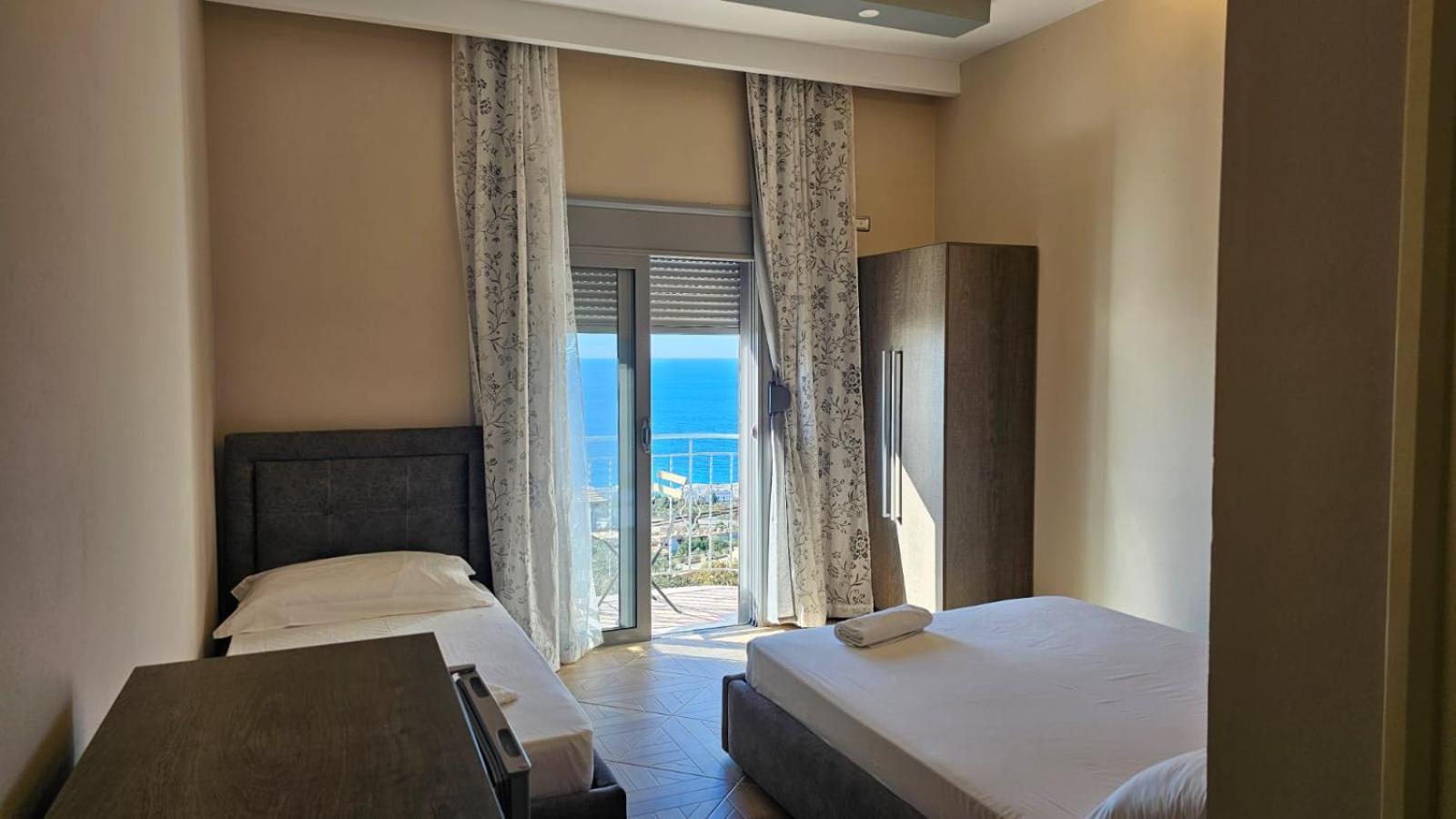 Bluflest Bed & Breakfast Dhermi Exterior photo